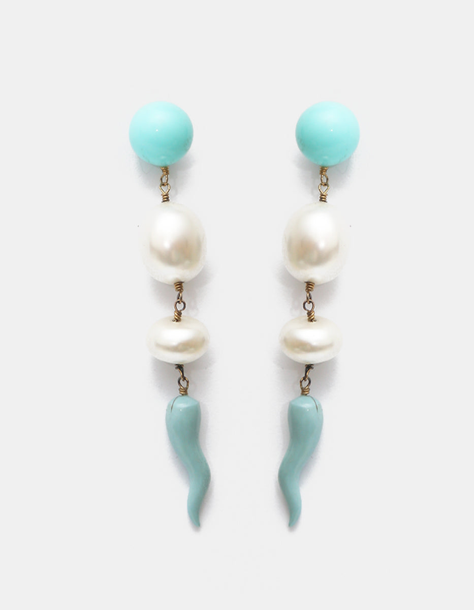 Aretes de Bronce con Baño de Oro 22kt con perlas Mabe y detalles en baquelita azul cielo