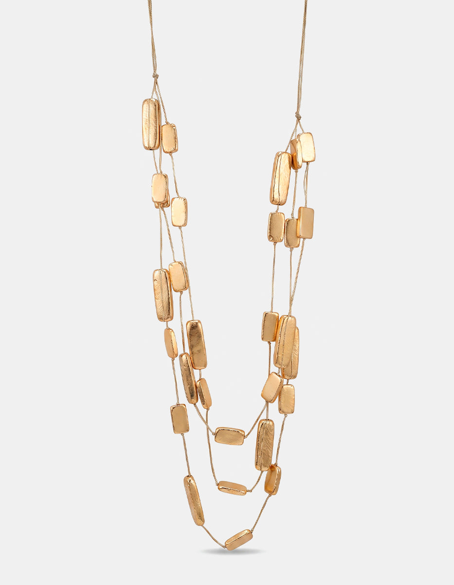 Collar largo multinivel en Gold-Filled de 22kt con cuentas rectangulares de madera dorada