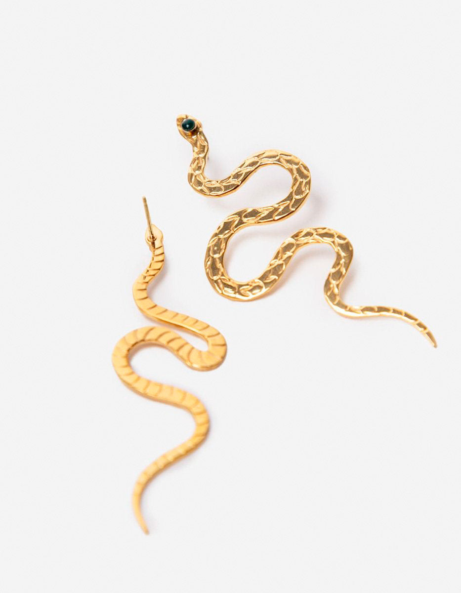 Aretes con forma de serpiente martelinada Poison