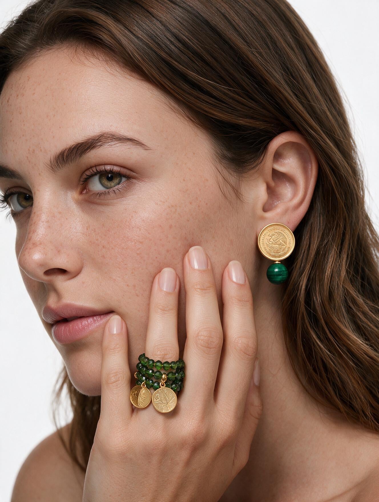 Anillo de Cristal austriaco verde con Doble Moneda Vintage en Baño de Oro de 22kt