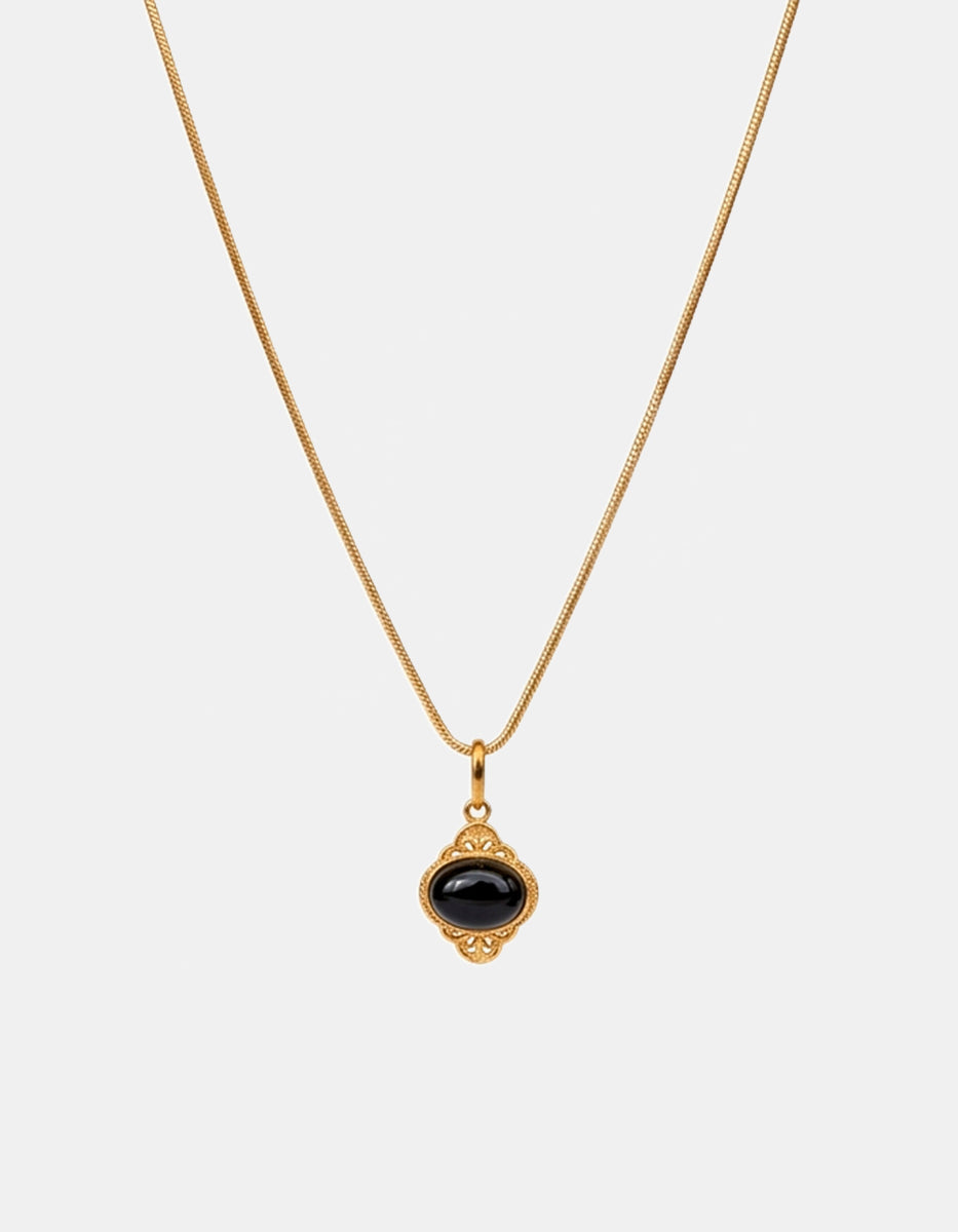 Collar de plata .925 con baño vermeil de 22k dije ovalado chico con gema ágata tono negro