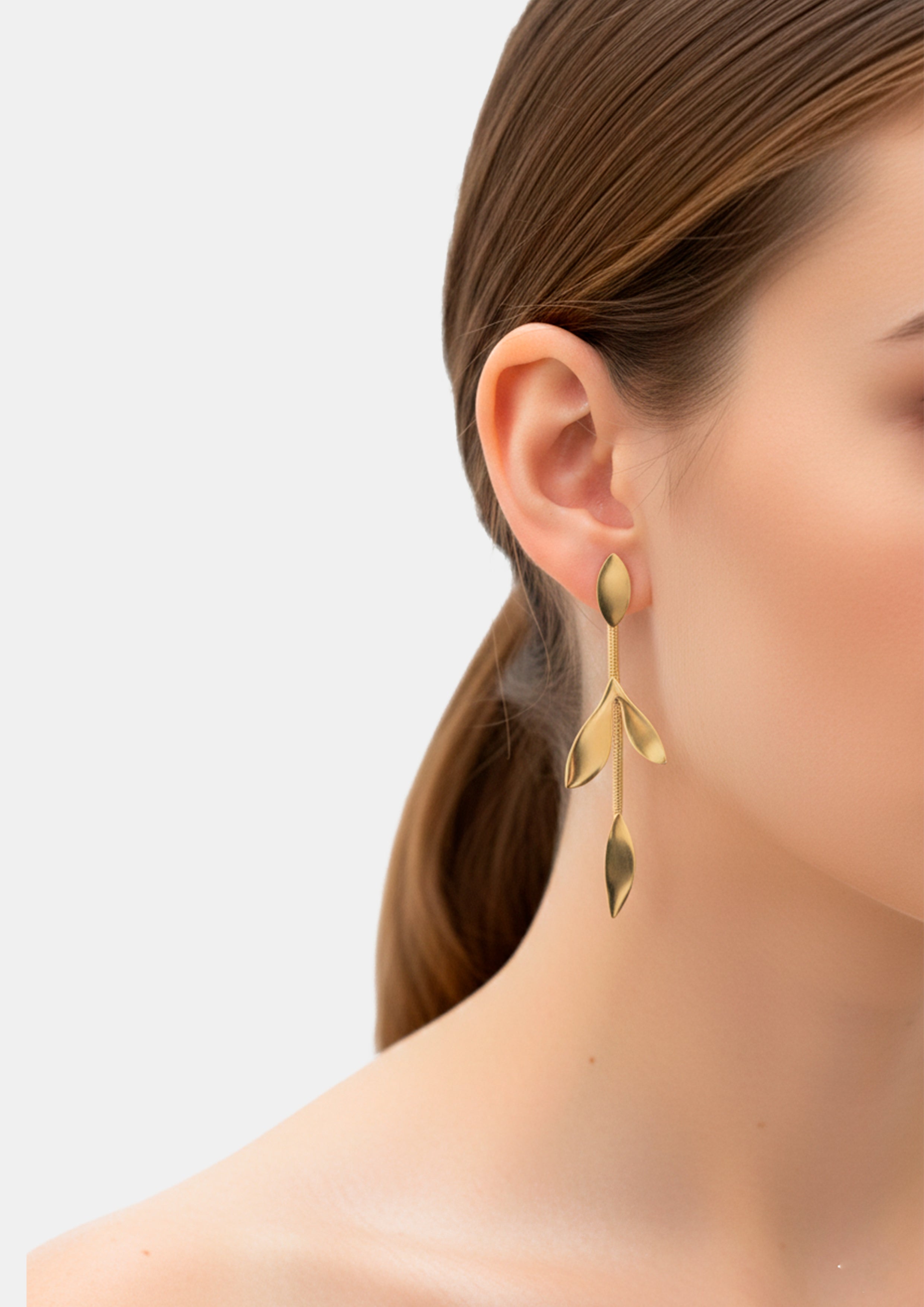 Aretes oro laminado 22 kt Caída de 3 hojas Golden Chic