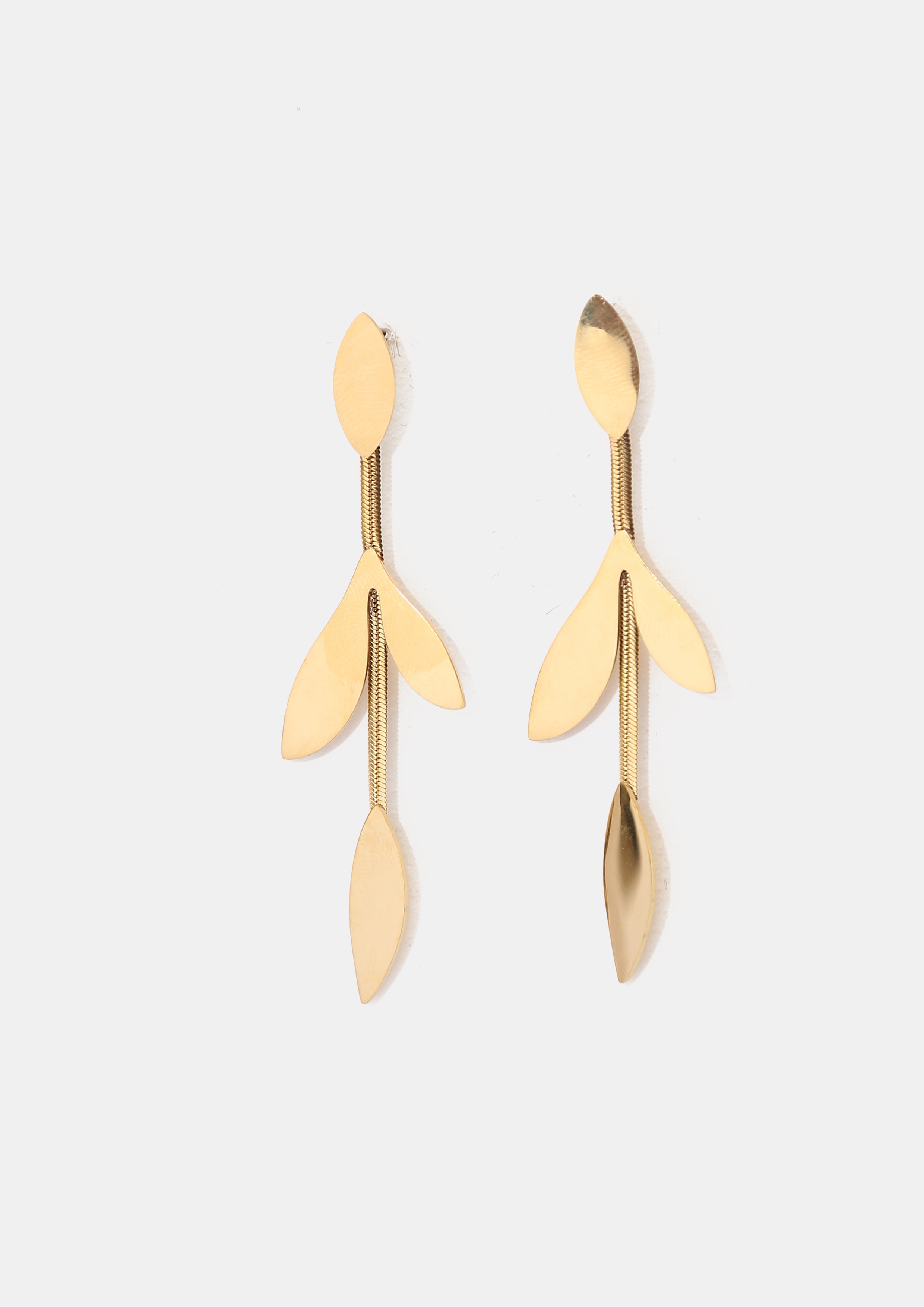 Aretes oro laminado 22 kt Caída de 3 hojas Golden Chic