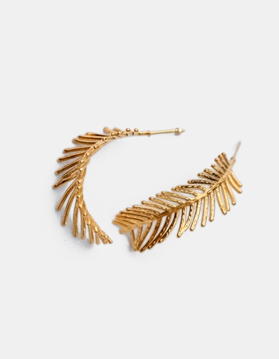 Aretes de oro laminado 22 kt hoja embutida Golden Chic
