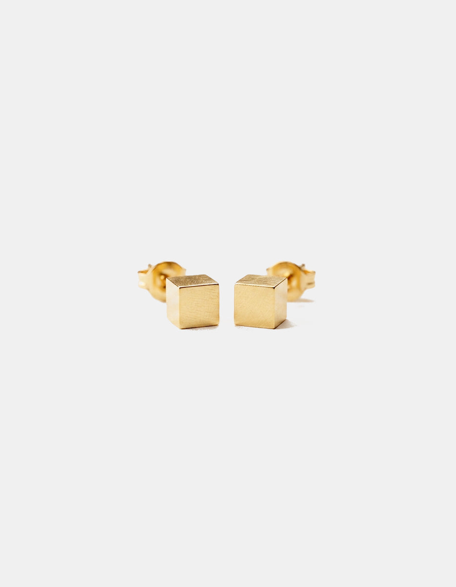 Aretes de oro laminado 22k en forma de cubo de 4 mm Festive Style
