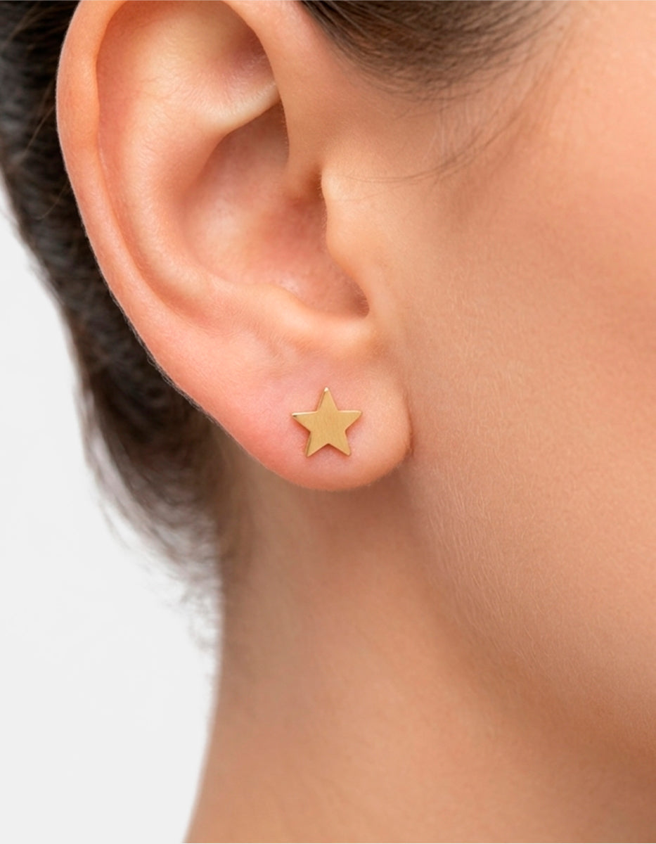 Broqueles de oro laminado 22k en forma de estrella de 8 mm Festive Style