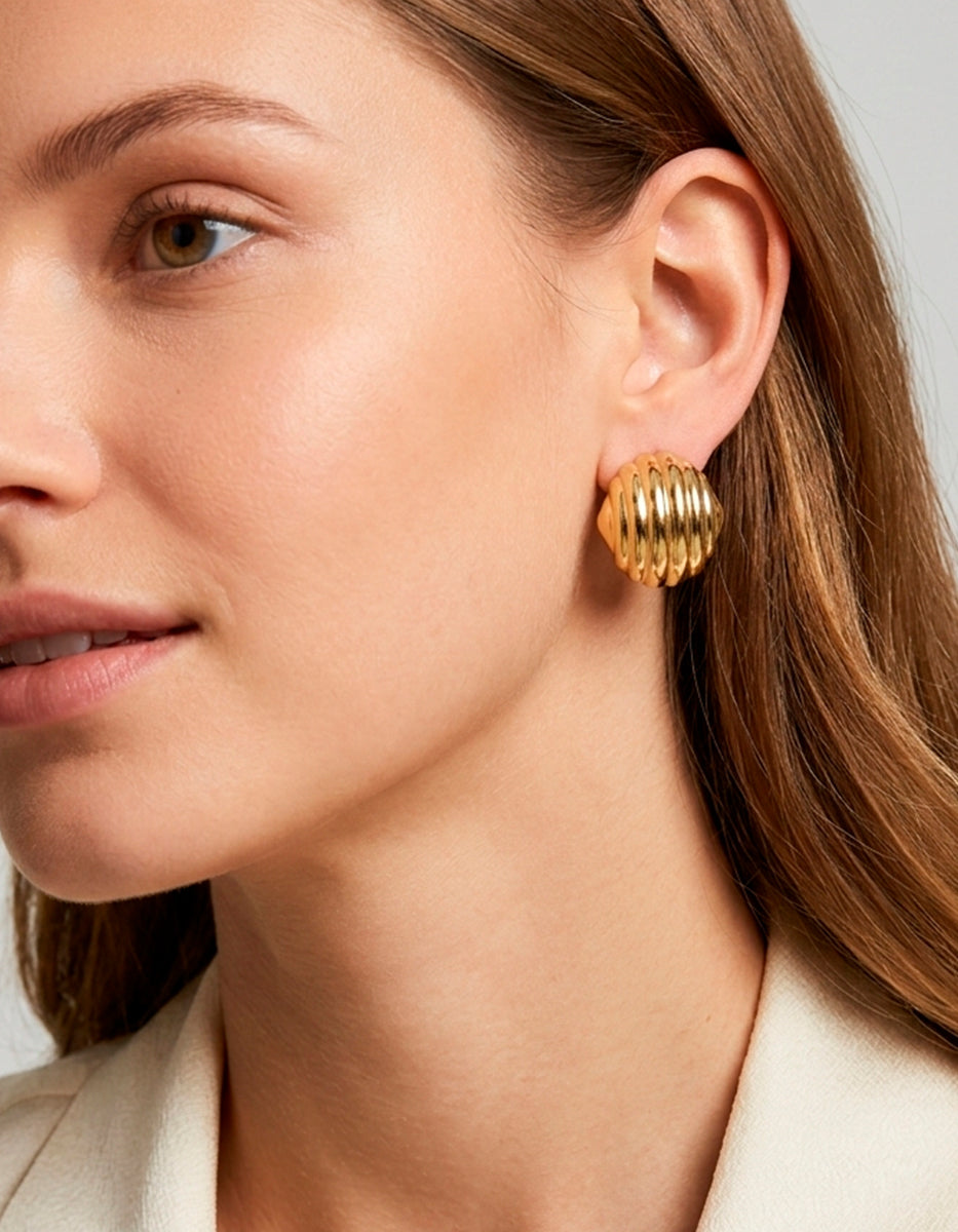 Aretes oro laminado 22 kt Esfera estriada Golden Chic
