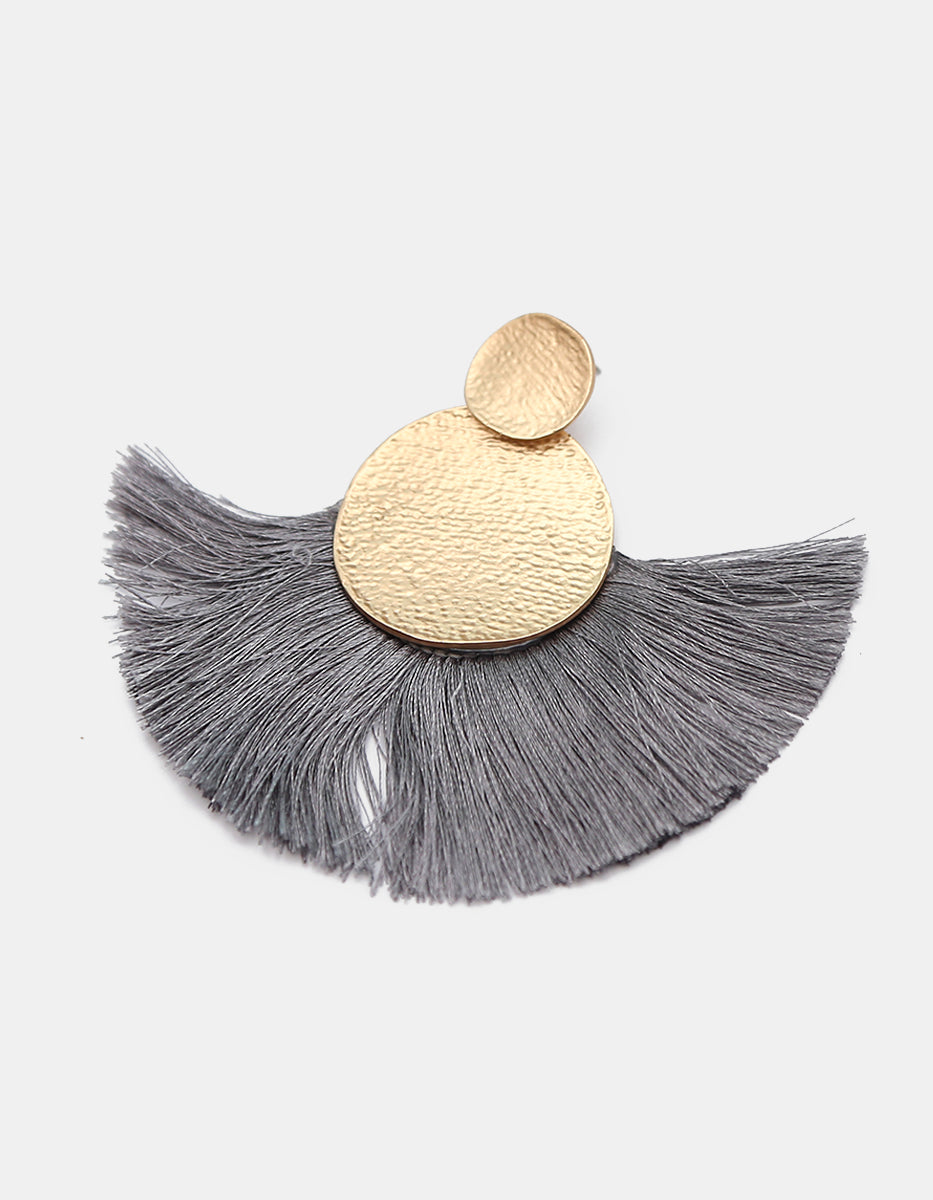 Aretes de gold-filled con abanico y borla gris Ultramar