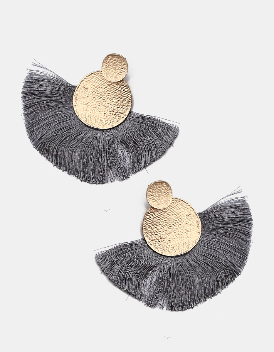 Aretes de gold-filled con abanico y borla gris Ultramar
