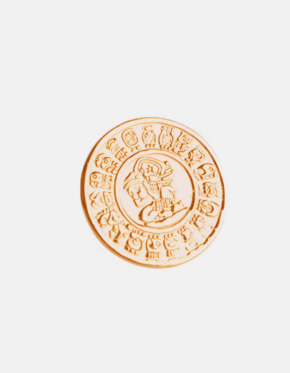 Anillo ajustable de bronce con baño de oro 22k y dije con grabado maya