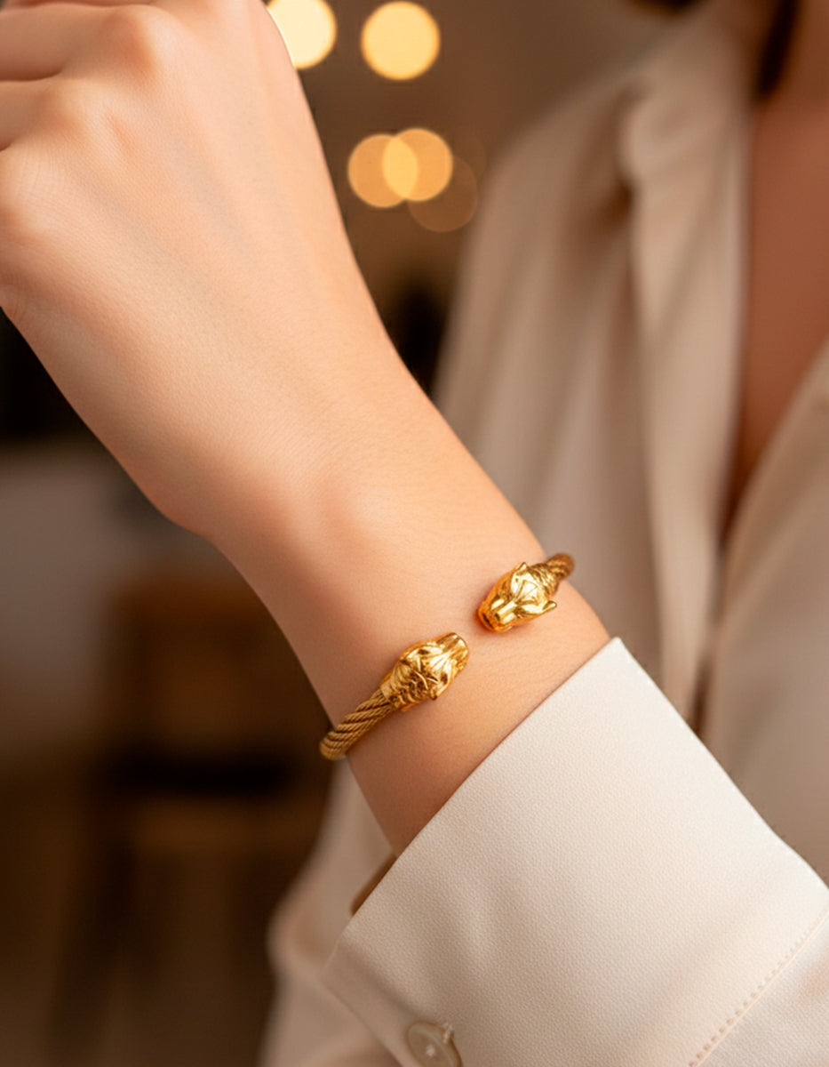 Brazalete oro laminado cable torzal con dos cabezas de tigre Golden Chic