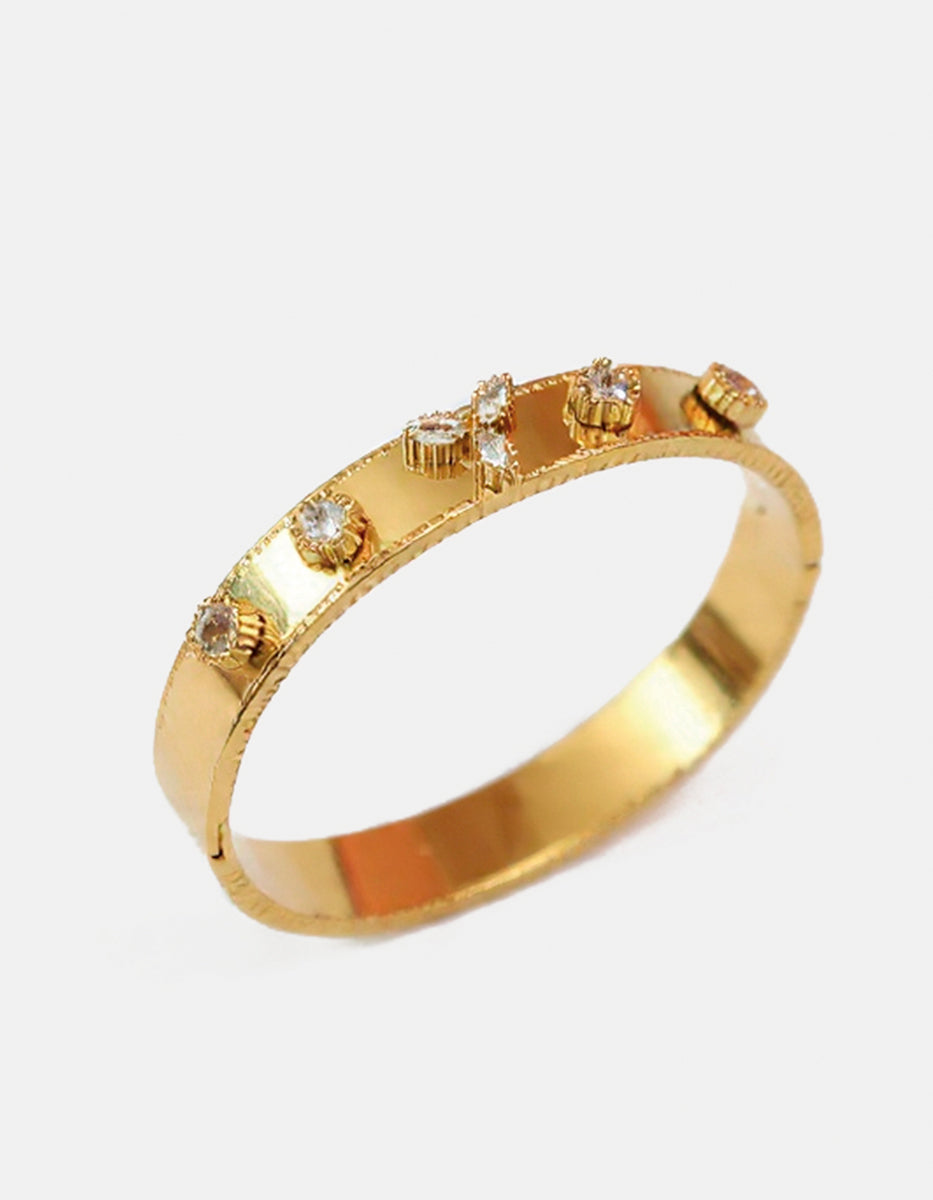 Brazalete de oro laminado estriado con topacios blancos Golden Chic