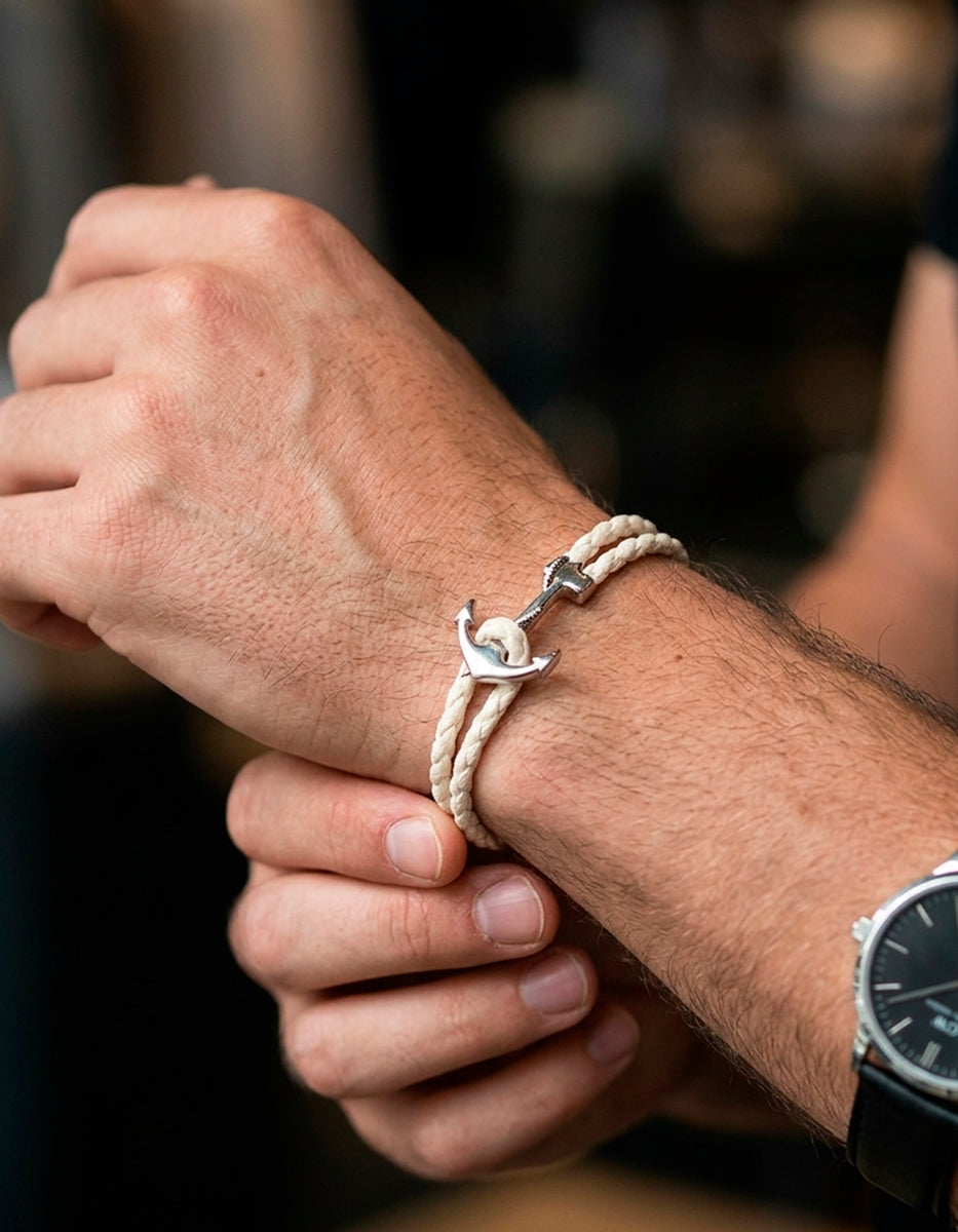 Pulsera con cierre tipo ancla en baño platino Nordic