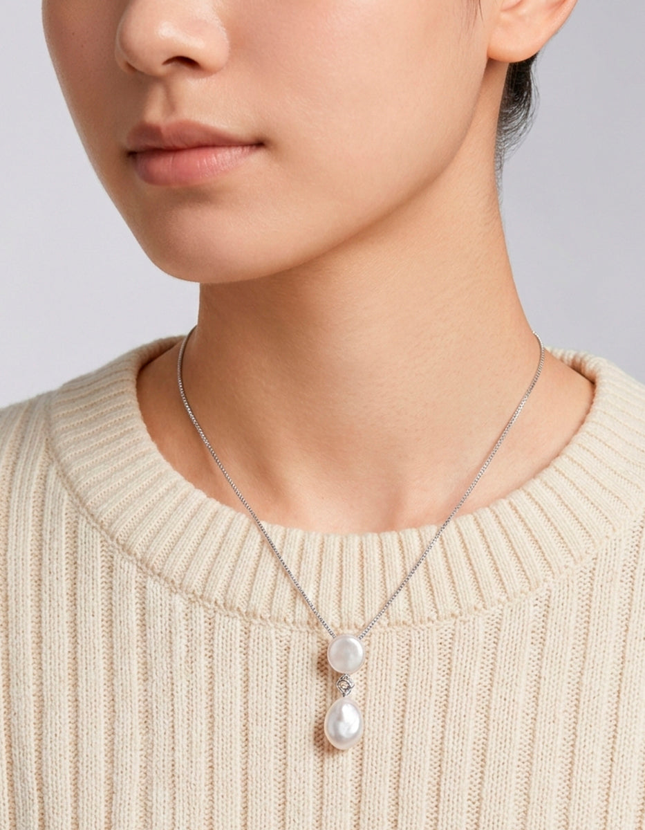 Dije con collar de plata .925 y perla con topacio blanco en corte brillante Marquesa