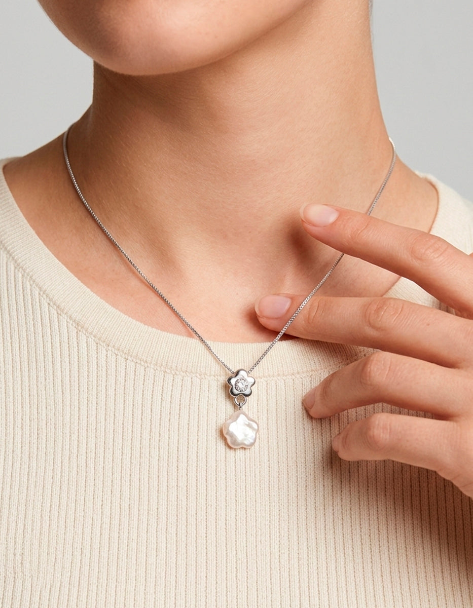 Dije con topacio corte brillante y perla con collar de plata .925 Marquesa