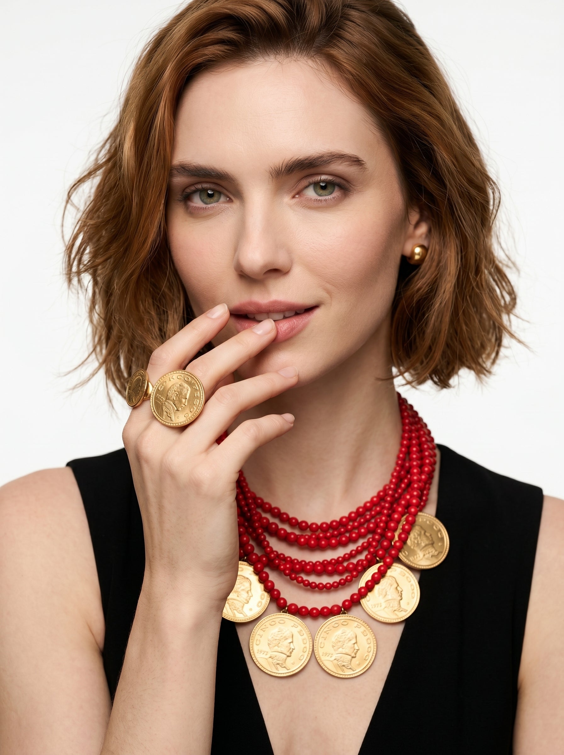 Collar 7 hilos perla roja y monedas vintage Memorias