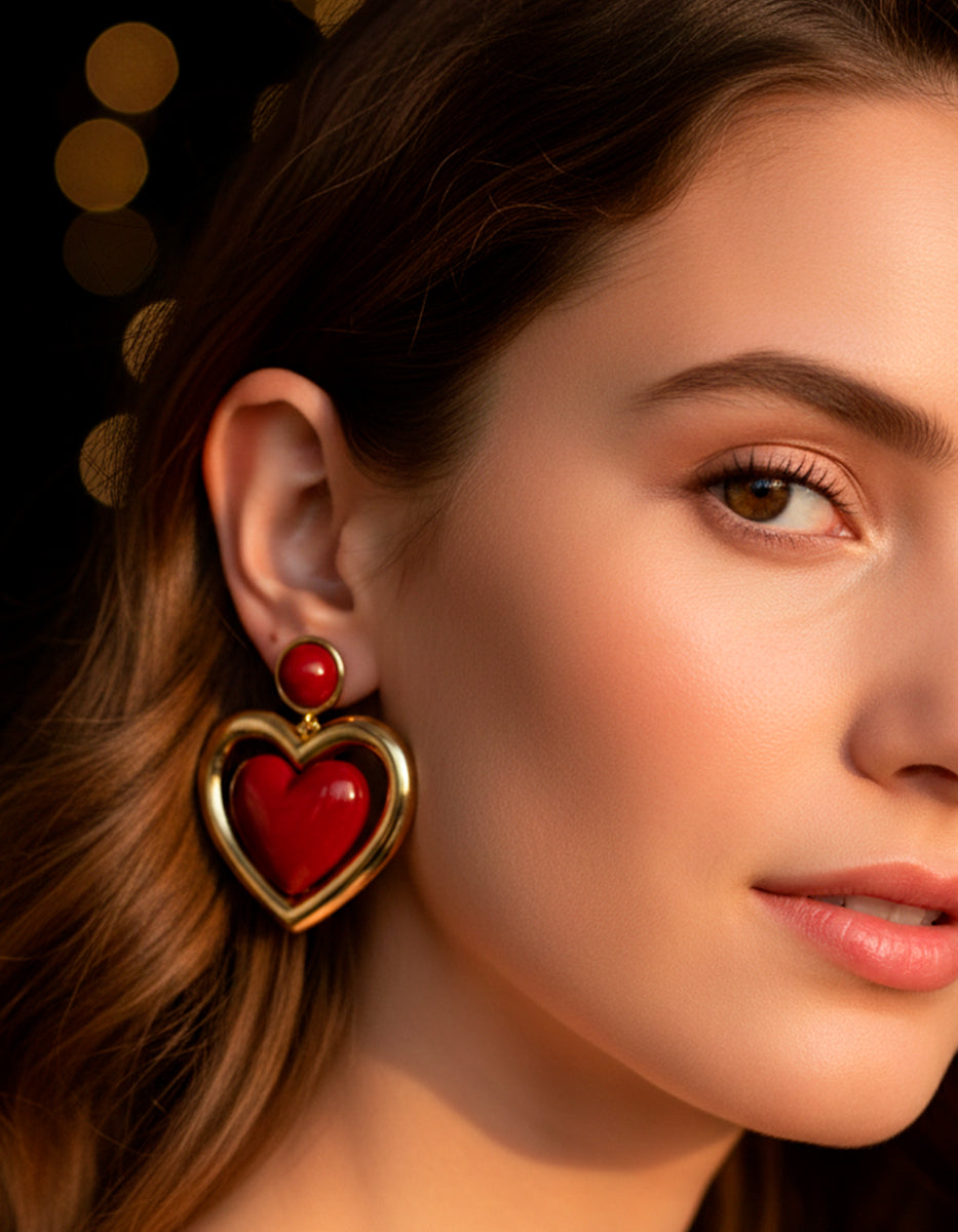 Aretes de bronce en baño de oro con corazón de baquelita roja Love Story
