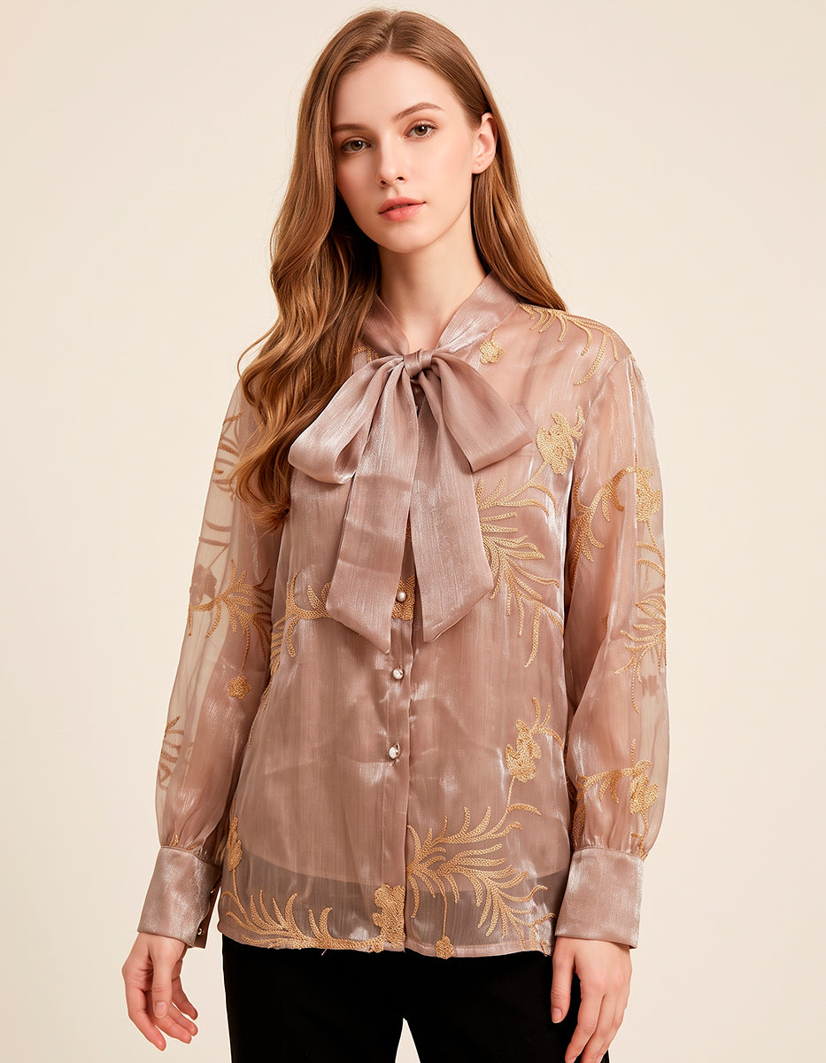 Blusa Translúcida Rosa Palo con Bordados Florales Dorados y Lazo al Cuello