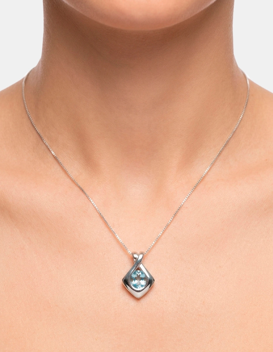 Dije geométrico con gema azul y collar de plata .925 Marquesa