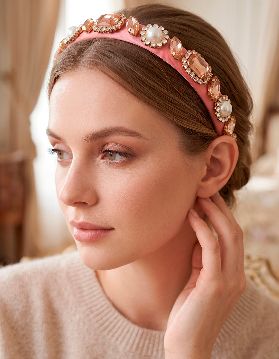 Diadema de terciopelo rosa con gemas durazno y perlas vintage