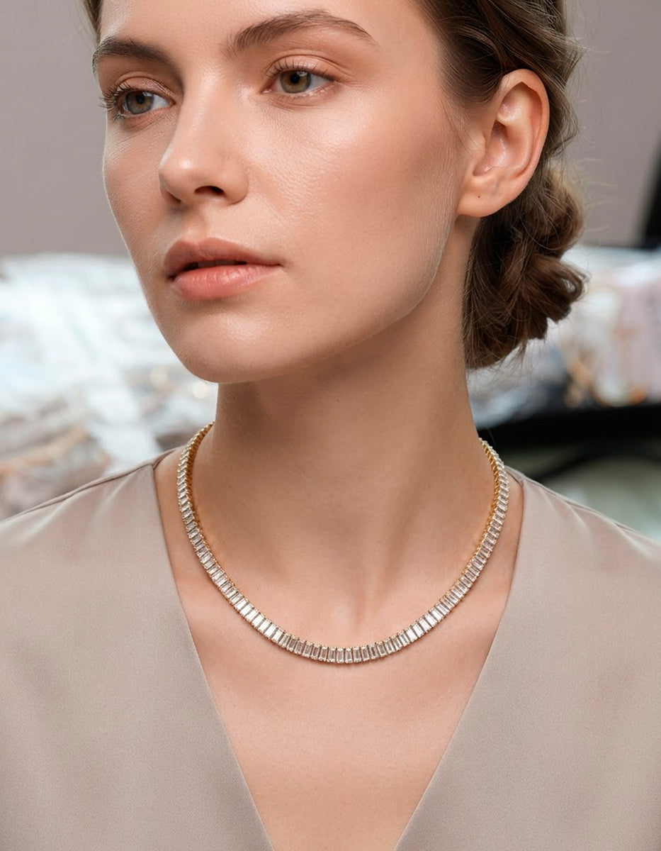 Collar de bronce en baño de oro 22 kt con topacios corte baguette Festive Style