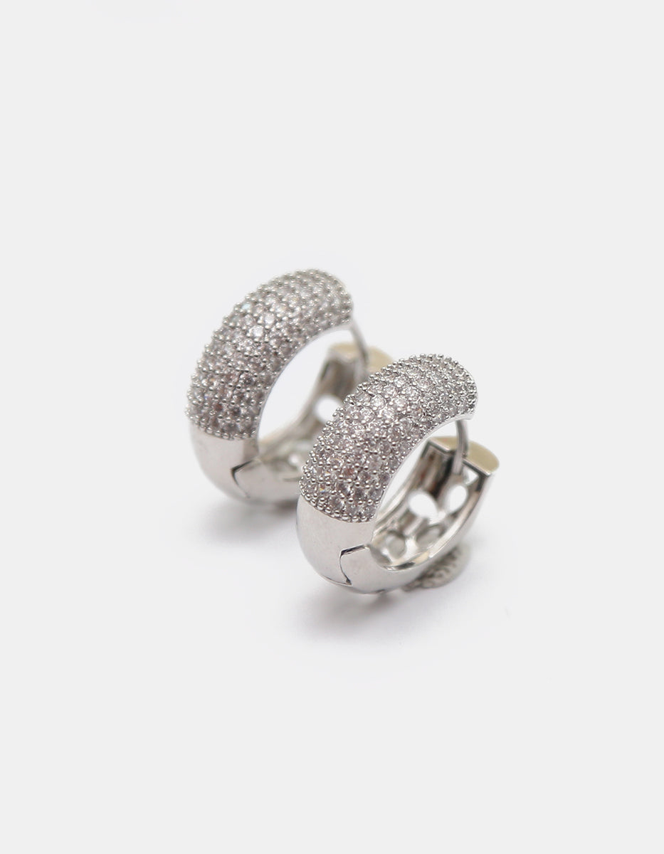 Aretes en baño Platino e incrustaciones de topacios blancos corte brillante Festive Style
