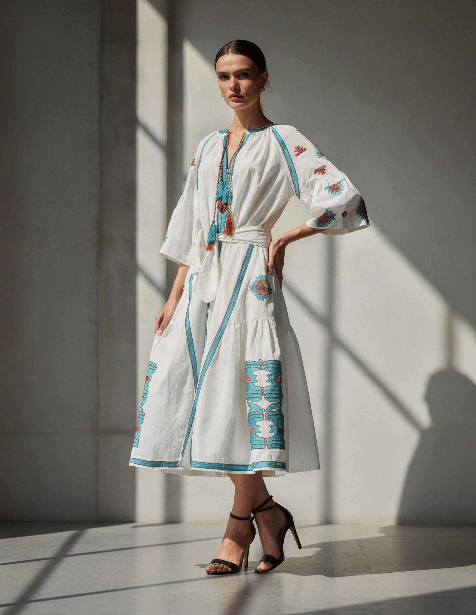 VESTIDO MIDI BLANCO ESTAMPADOS ESTILO NAVAJO MANDRAGORA