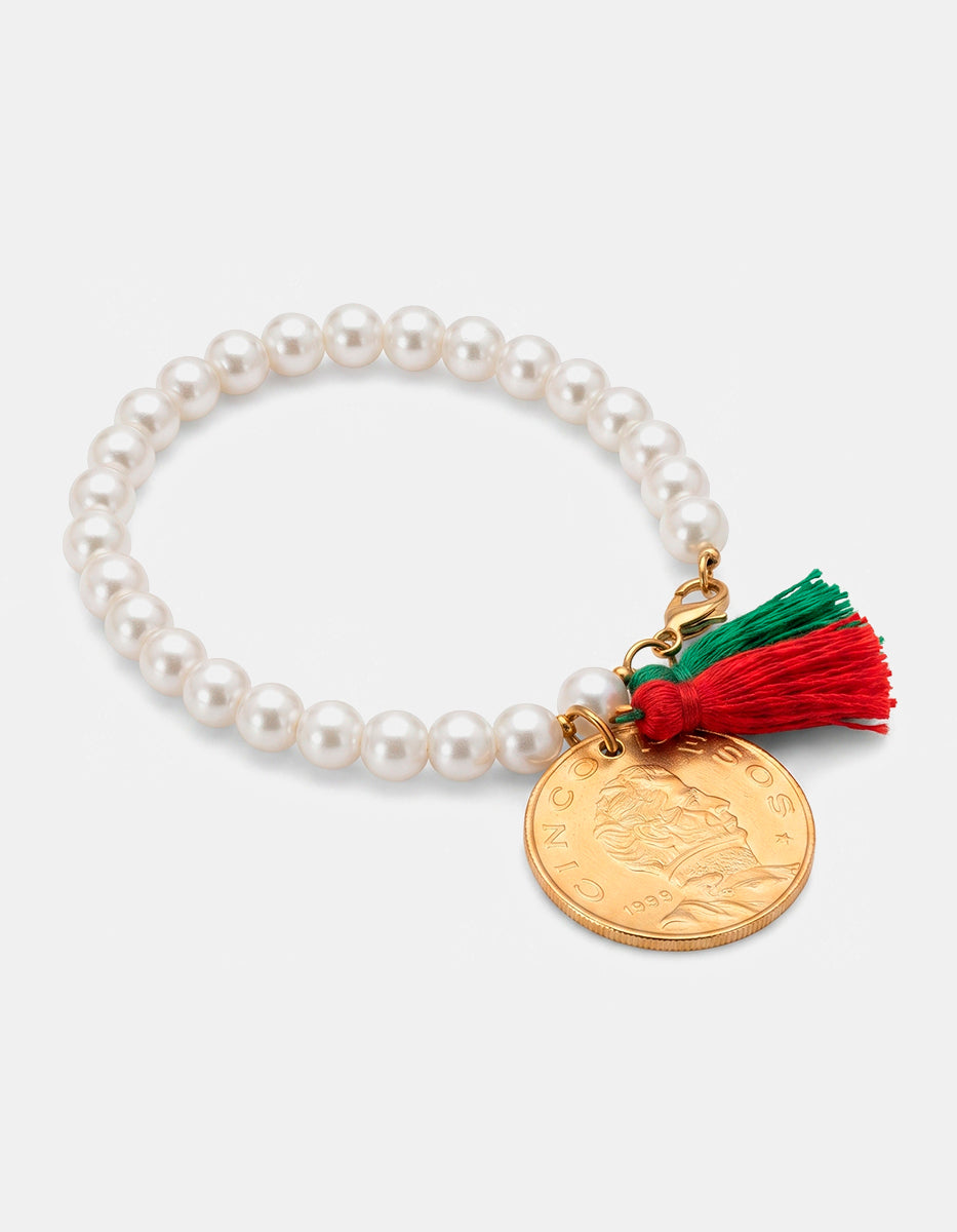 Pulsera de Perlas Mabe con Moneda de Cinco Pesos Vicente Guerrero y Hilo de Seda Tricolor en Baño de Oro