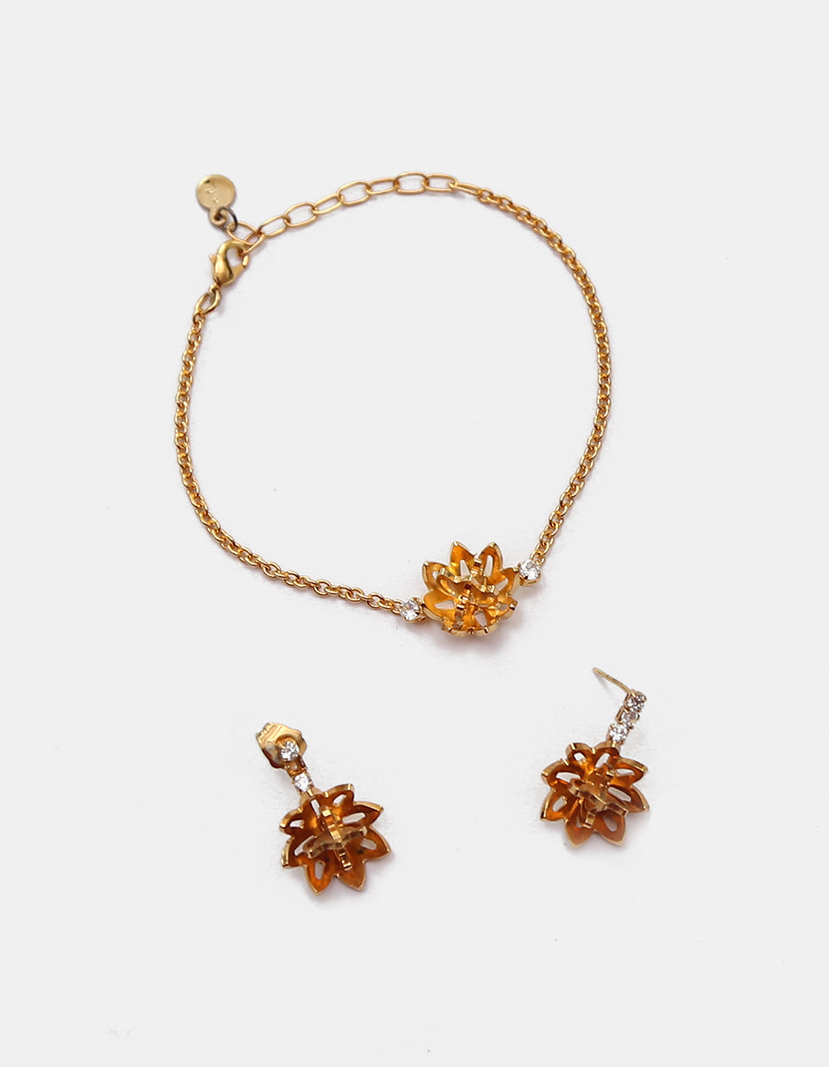 Set de pulsera y aretes de flor de loto calada en baño de oro de 22kt Golden Chic