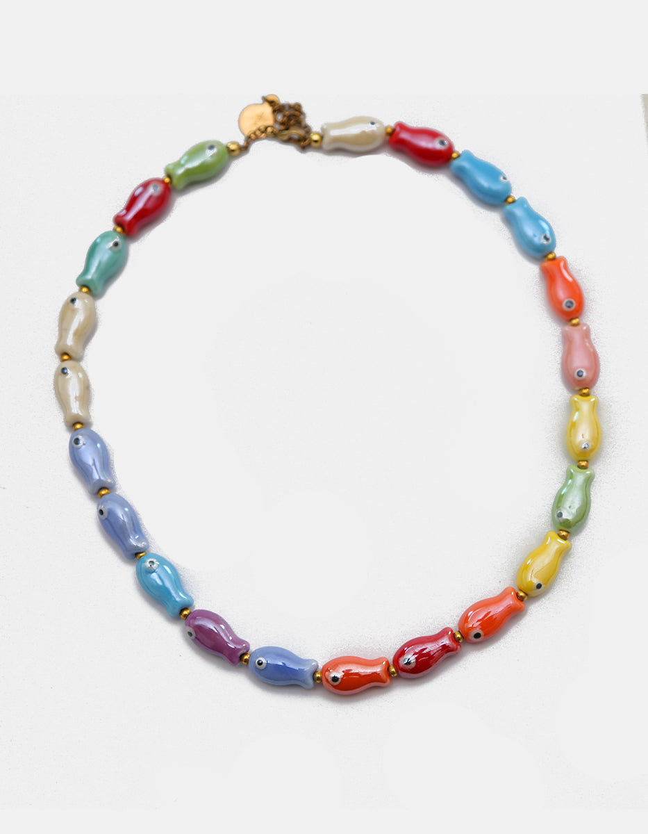 Collar corto de peces multicolores en cerámica esmaltada y balines de Gold-Filled
