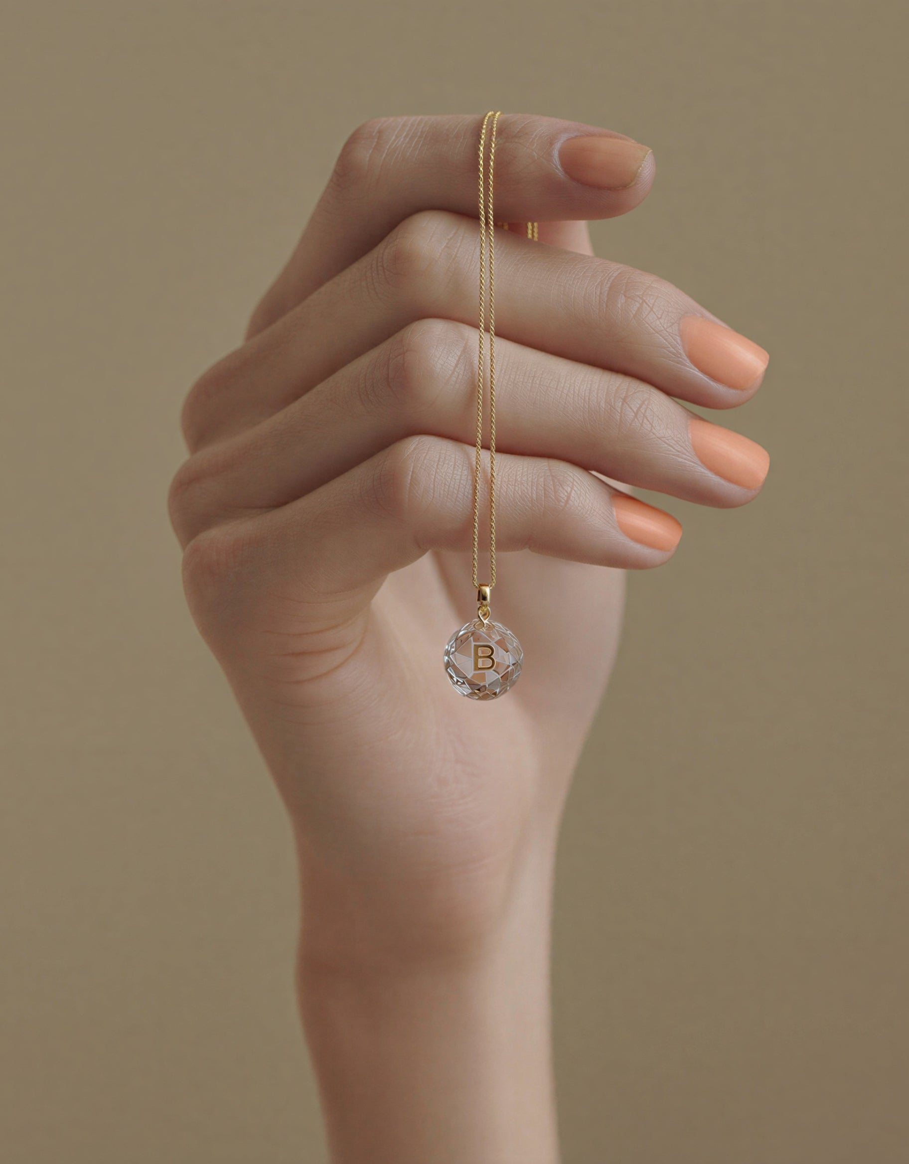 Collar con dije espinolita facetada con inicial B plata .925 con baño de oro 22kt Única