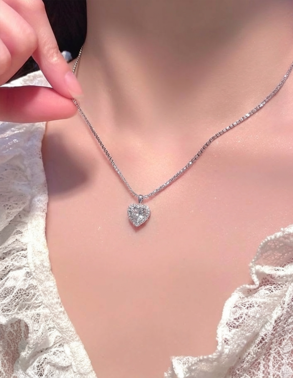 Collar en plata .925 con topacios blancos y topacio central en corte corazón Love Story