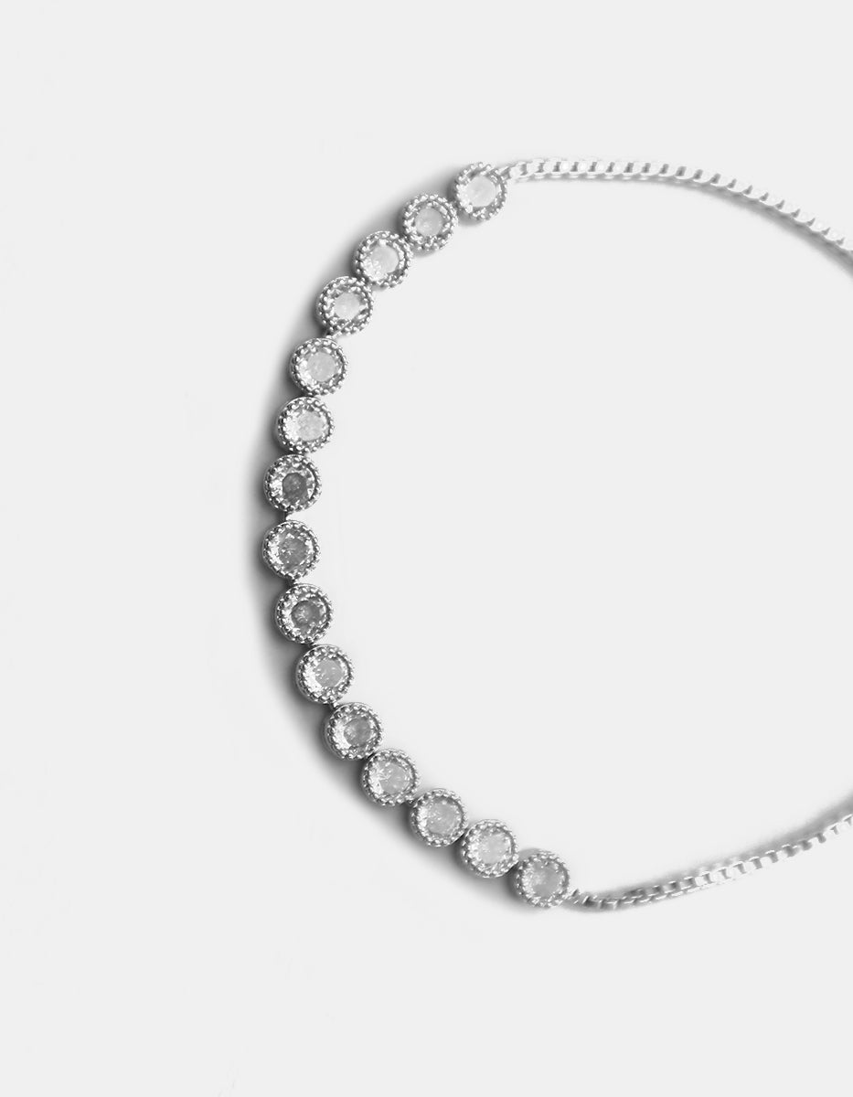 Pulsera Ajustable con Baño Platino y Topacios Blancos en Forma Circular Festive Style