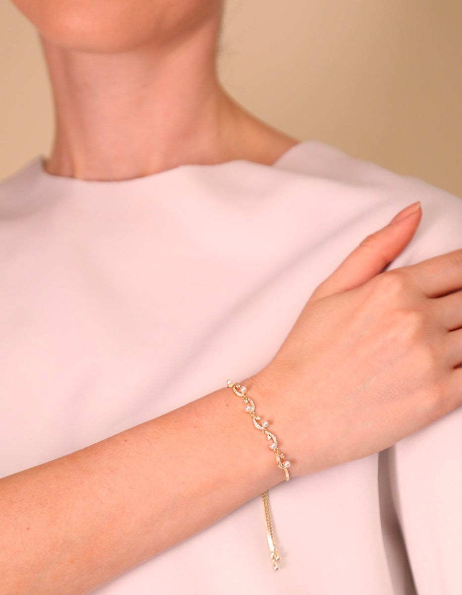⚡Ei Pulsera Ajustable Entrelazada en Plata .925 con Baño de Oro 22 kt, Topacios Blancos y Perla Mabe Mini