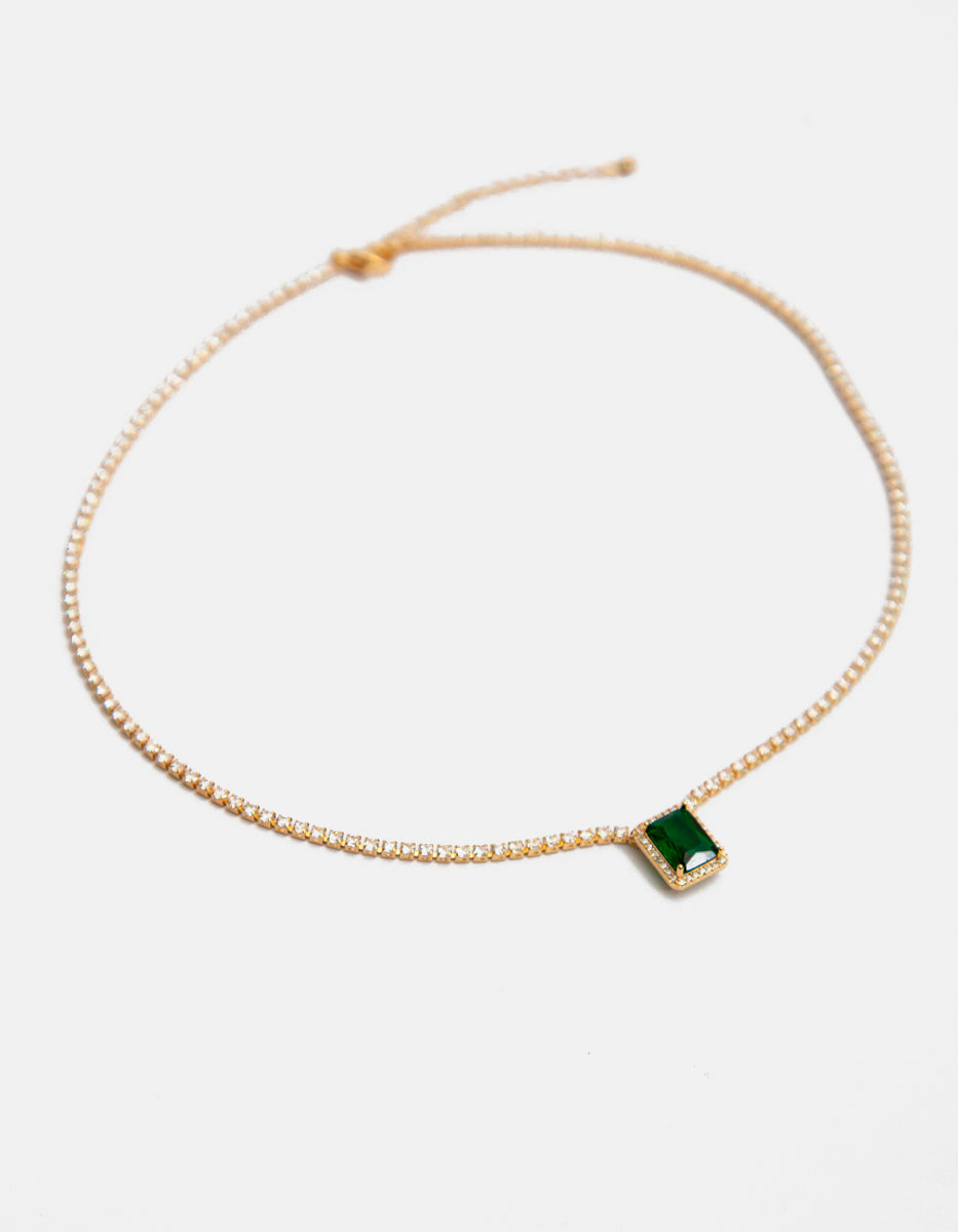 Collar en plata .925 con baño de oro 22 kt, dije de esmeralda de Bombay y topacios blancos Eterna