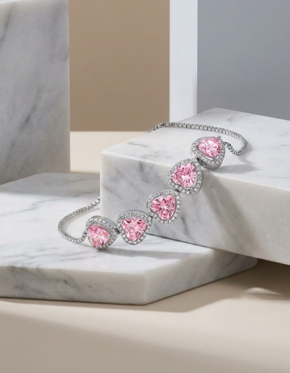 Pulsera ajustable en plata .925 con baño de rodio, cinco corazones y topacios rosas Love Story