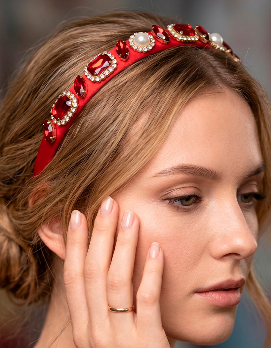 Diadema de terciopelo rojo con gemas y perlas vintage