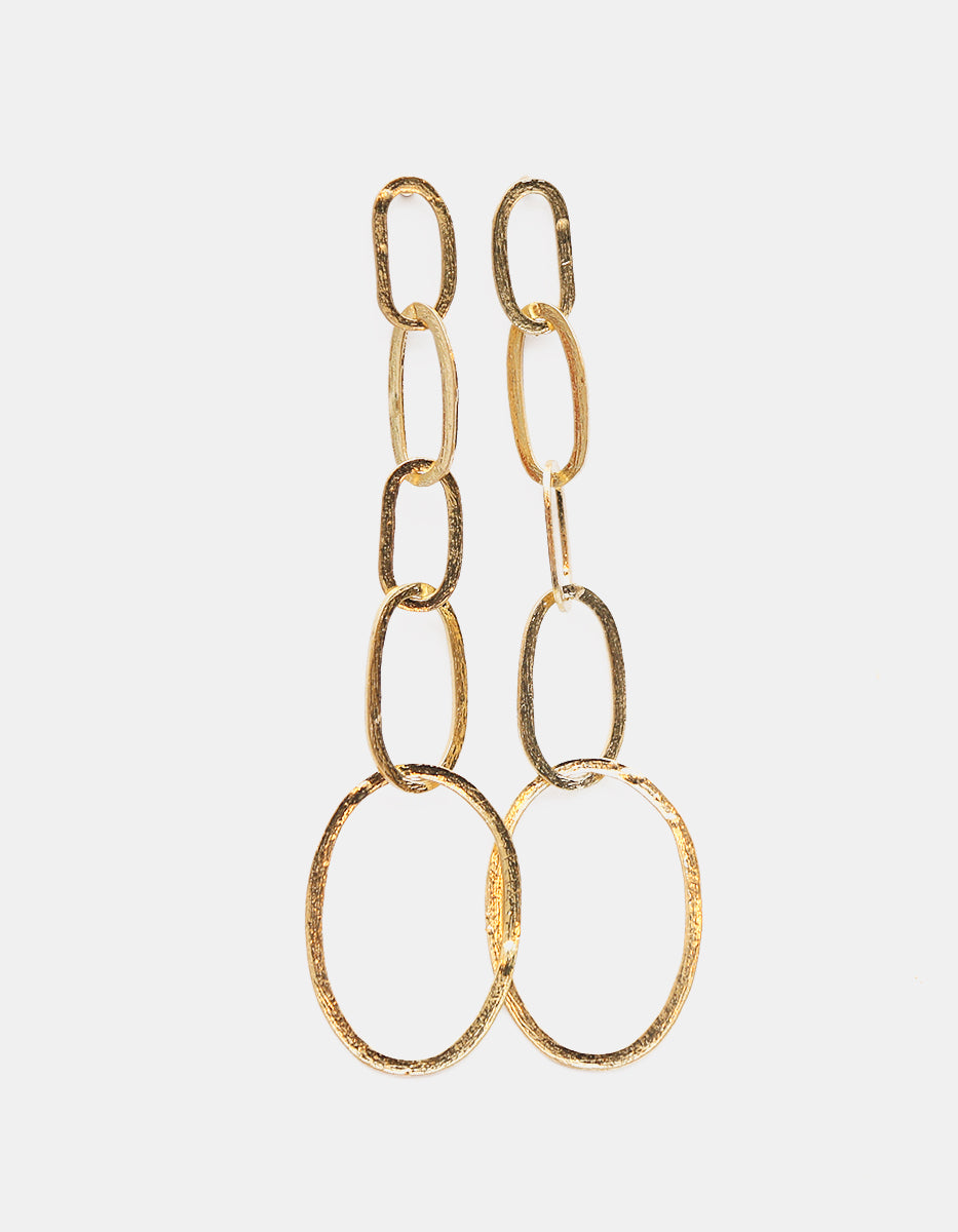 Aretes gold-filled con aros ovales entrelazados Golden Chic
