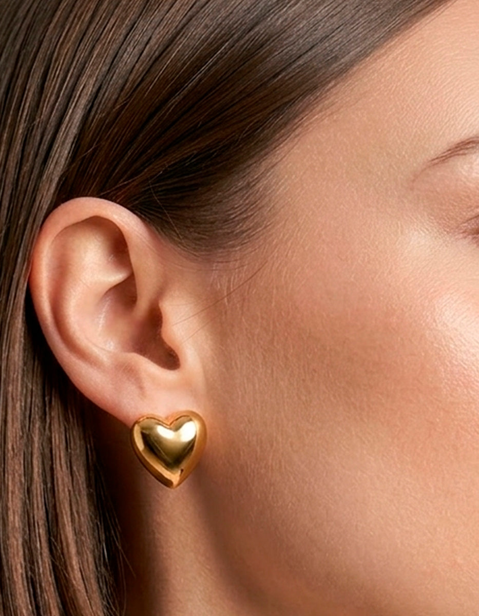 Aretes de oro laminado 22k en forma de corazón