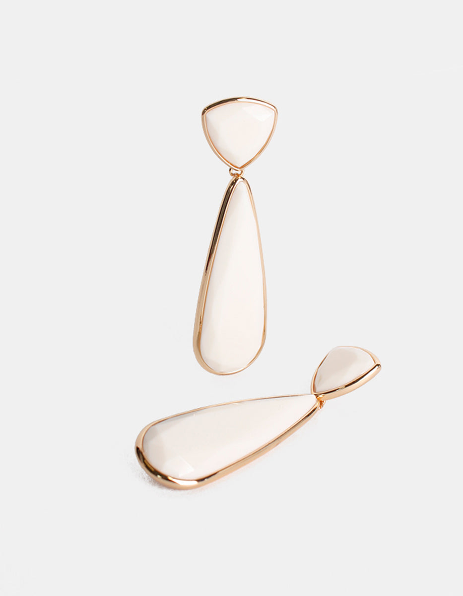 Aretes de oro laminado 18kt con baquelita blanca Mandragora