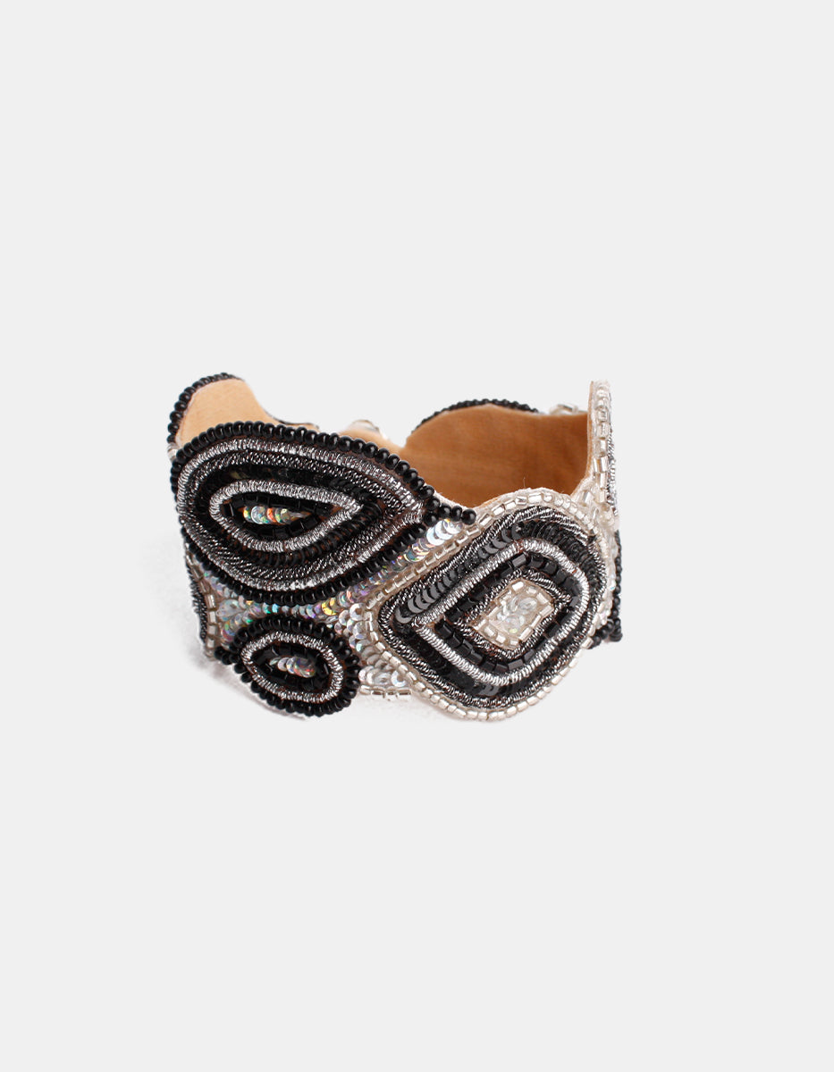 ⚡Ei Pulsera de Metal Base Plateado con Chaquira Negra Viva el Color