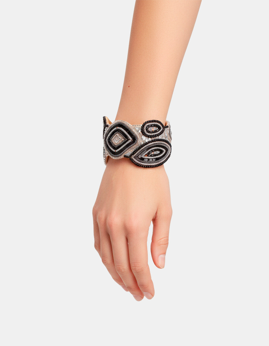 ⚡Ei Pulsera de Metal Base Plateado con Chaquira Negra Viva el Color