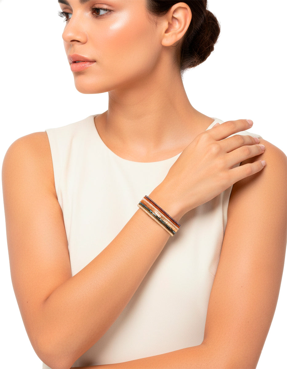 Pulsera en Metal Base Plateado con Chaquira y Canutillos en Tonos Plateados Viva el Color