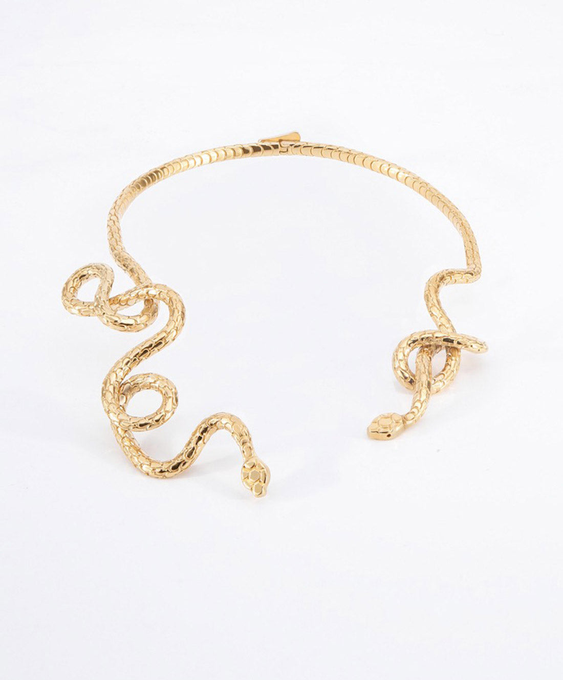 Gargantilla en forma de serpiente martelinada de bronce en baño de oro de 22kt Poison