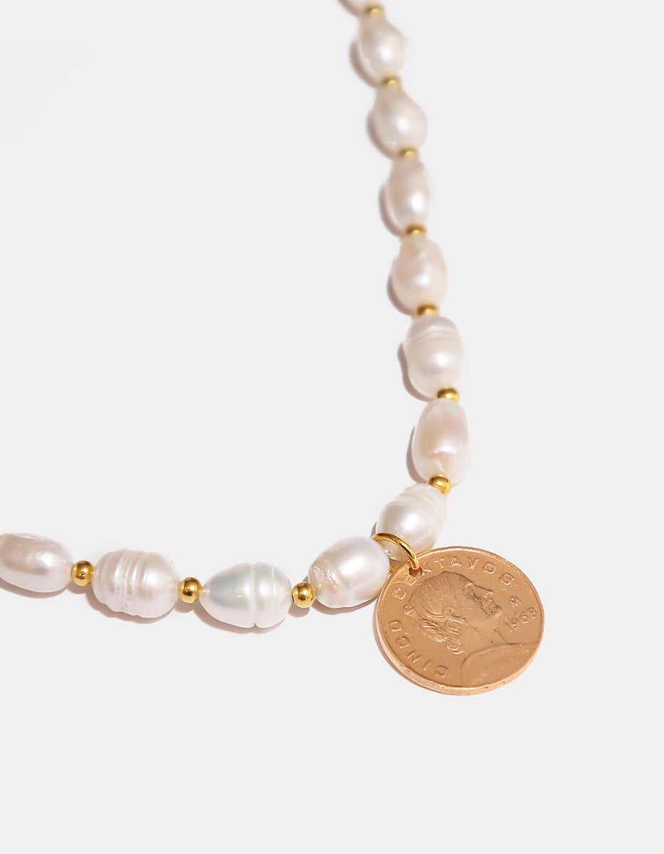 Collar con perla natural intercalada & moneda con baño oro 22kt Memorias