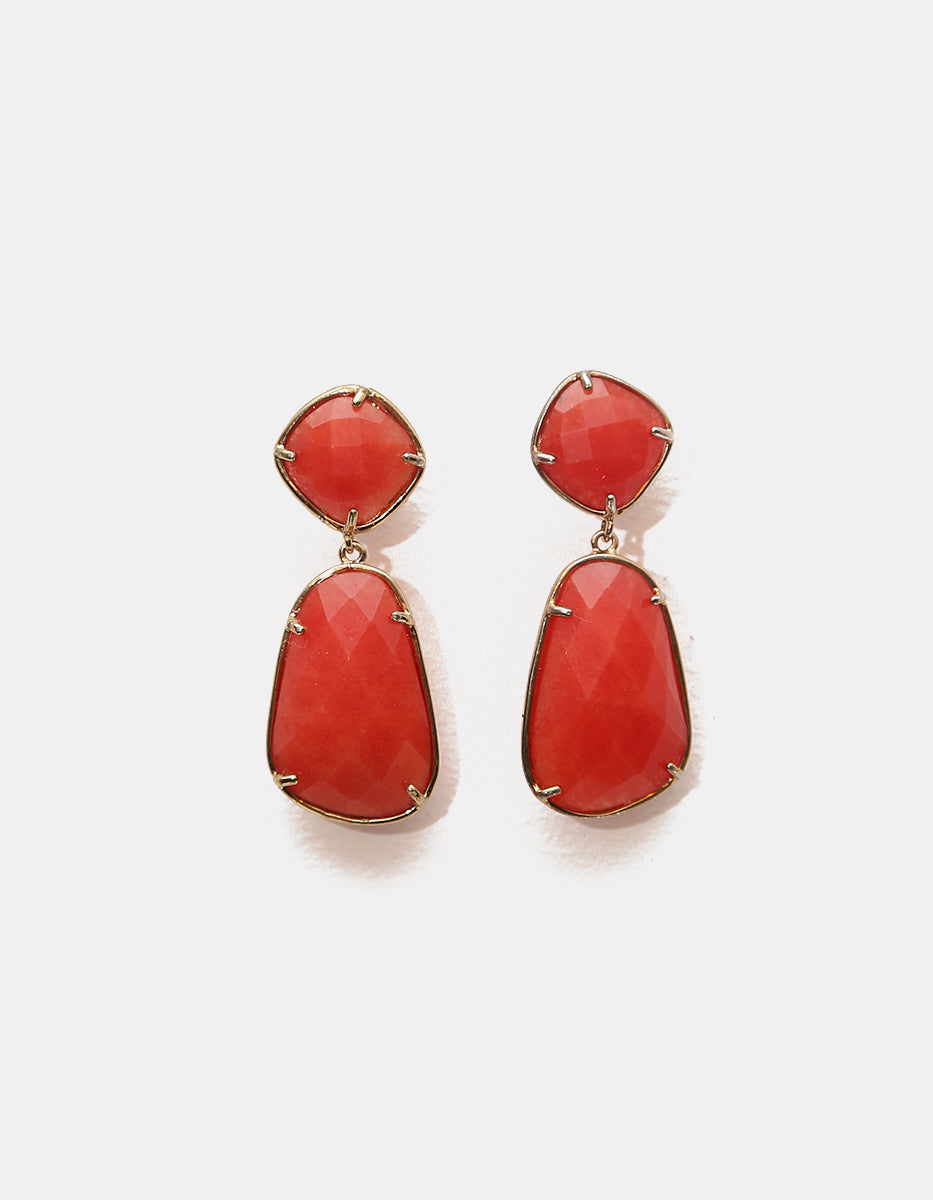 Aretes en Bronce con Baño de Oro 22 kt Doble Gota con Piedra Ágata en Tono Rojo Marquesa