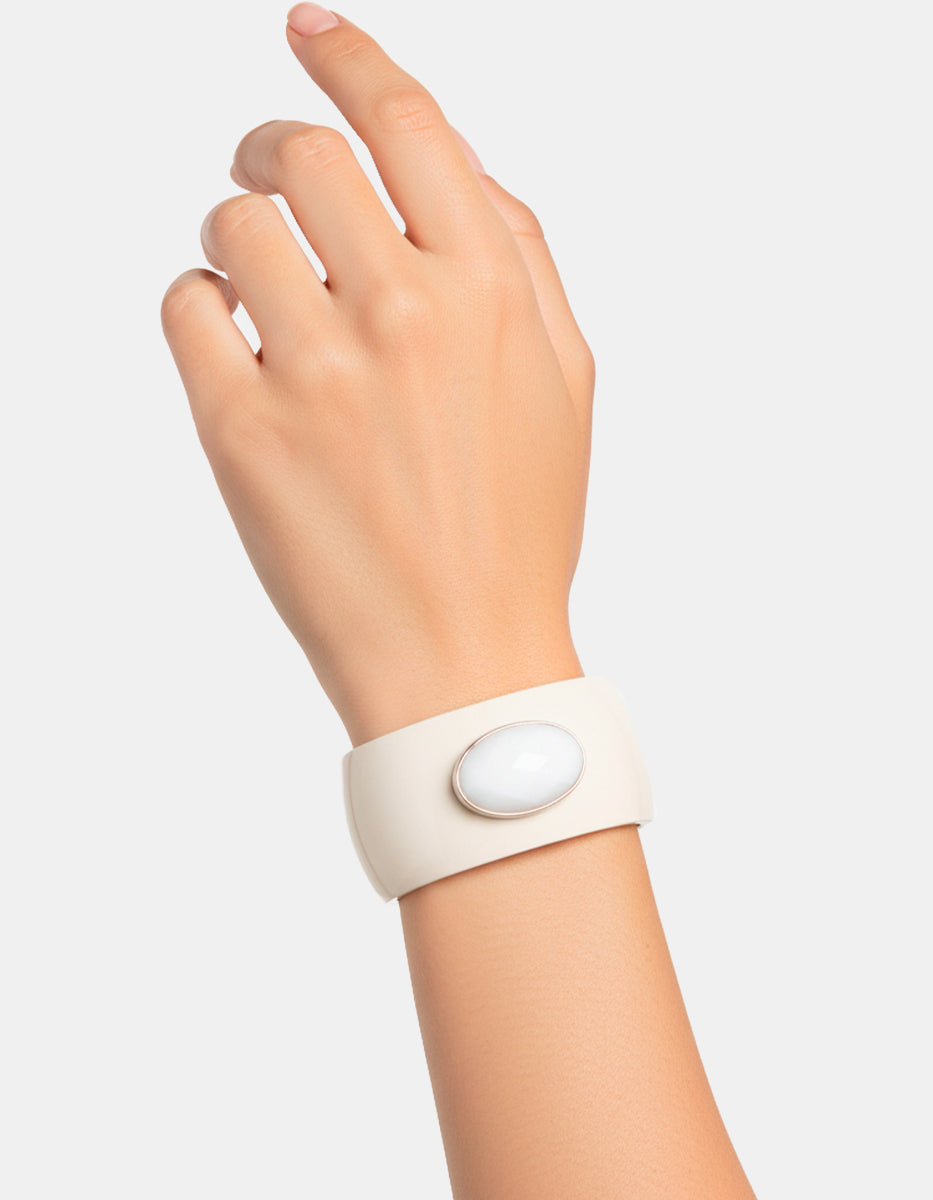 Brazalete Acrílico Blanco con Una Piedra By Daniel