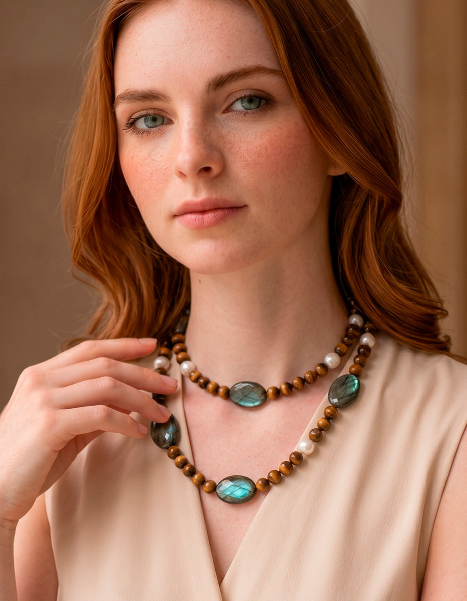 Collar de bronce baño vermeil 22k labrado con perlas, ojo de tigre y labradorita
