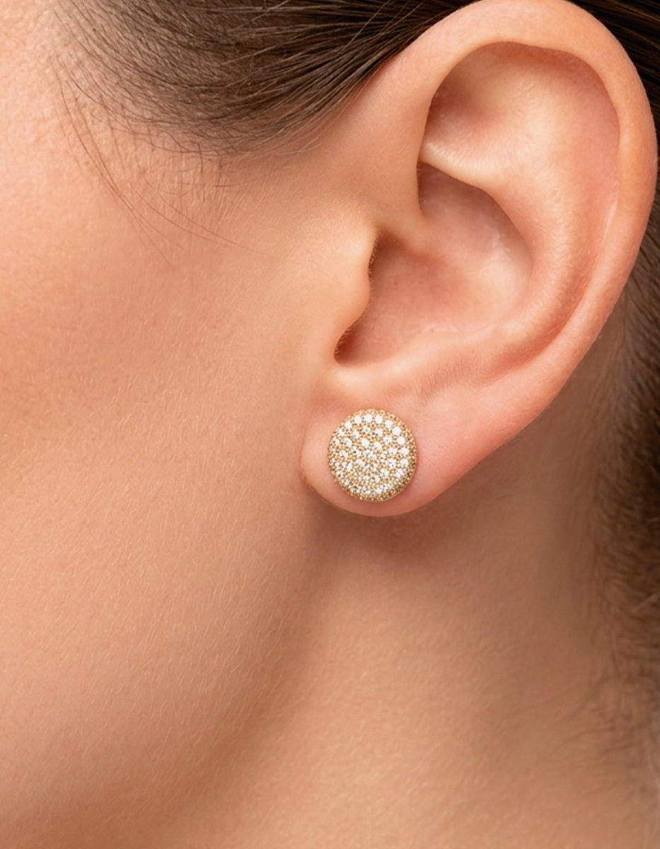 Broquel de bronce con baño de oro 22k en forma redonda con topacios blancos Festive Style