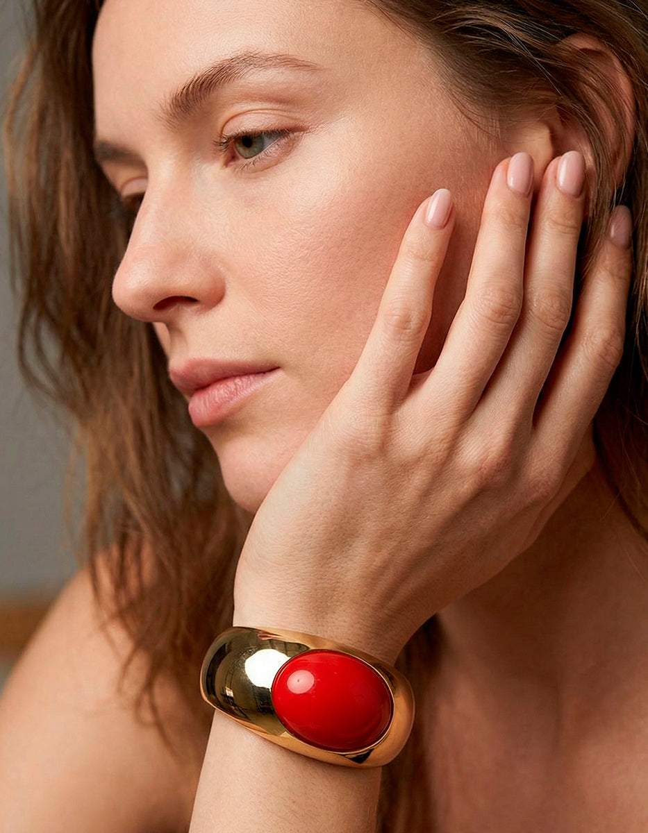 Brazalete de oro laminado con baquelita roja Mandragora